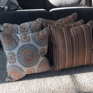 6 BRAND NEW THROW PILLOWS! Never been used!